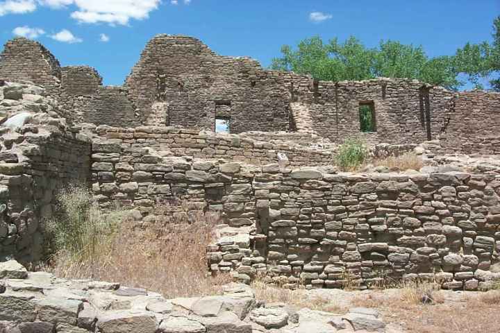 Pueblo Aztec